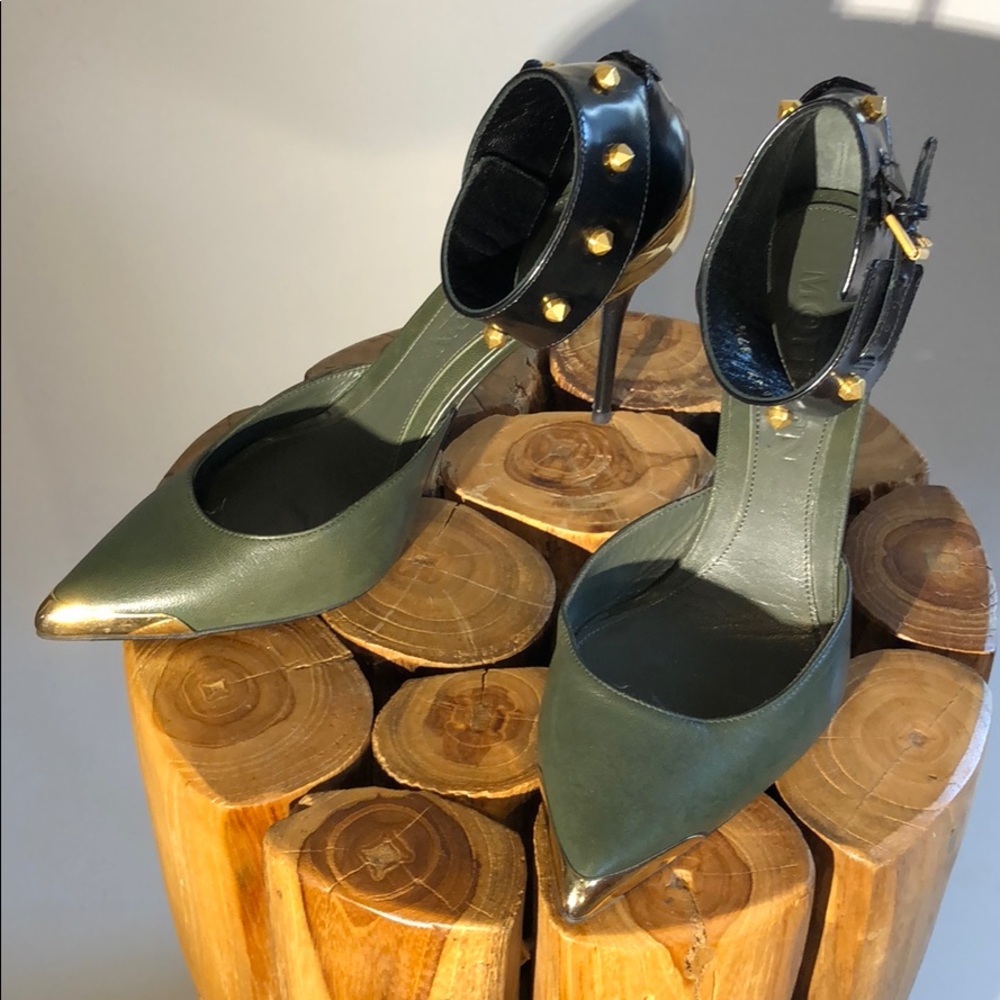 McQueen pumps